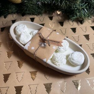 Exquisite floral candles, poured into handcrafted gypsum bowls